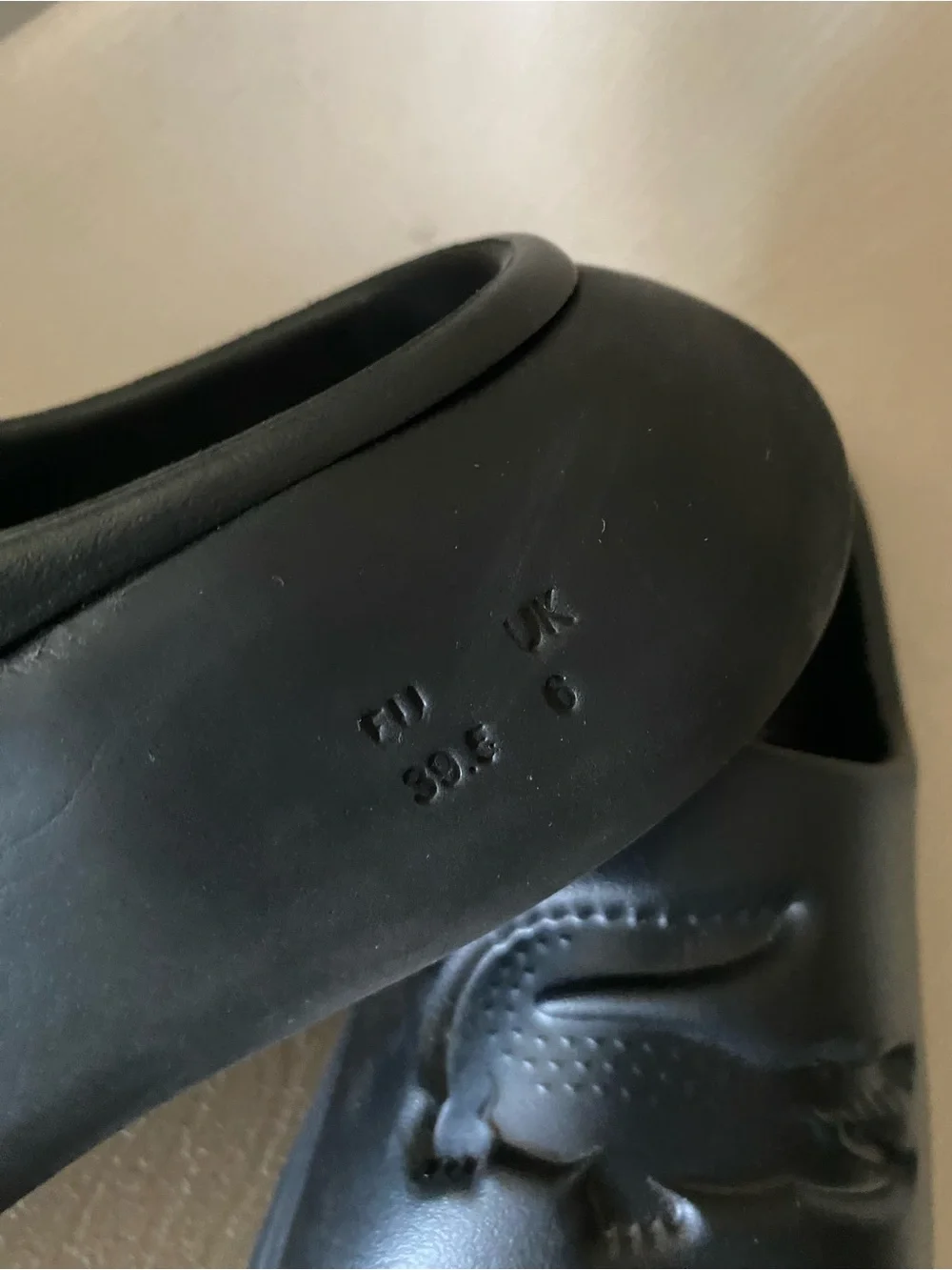 Lacoste serve slide 3.0 black size 7 NEW
